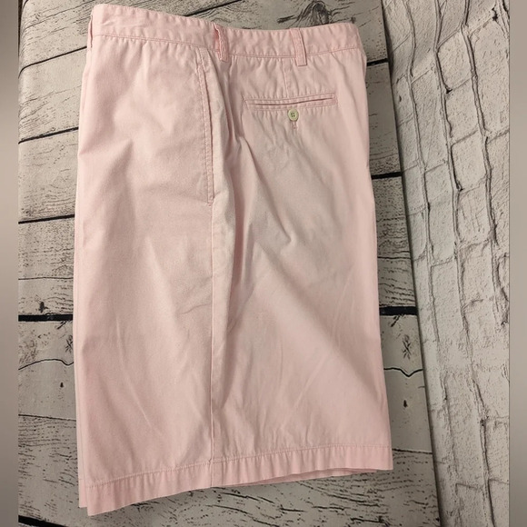 Vineyard Vines pink flat front club shorts 40" - Picture 2 of 10